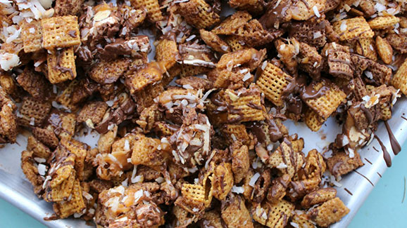 Sweet & Salty Caramel Snack Mix